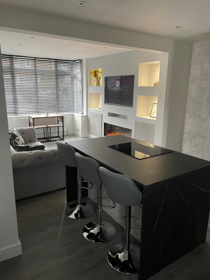 Va Home Stay - Close To Luton Airport, M1 & A505 Экстерьер фото