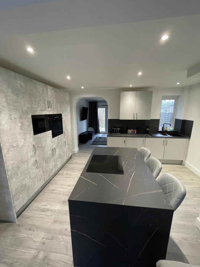 Va Home Stay - Close To Luton Airport, M1 & A505 Экстерьер фото