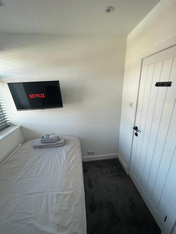 Va Home Stay - Close To Luton Airport, M1 & A505 Экстерьер фото