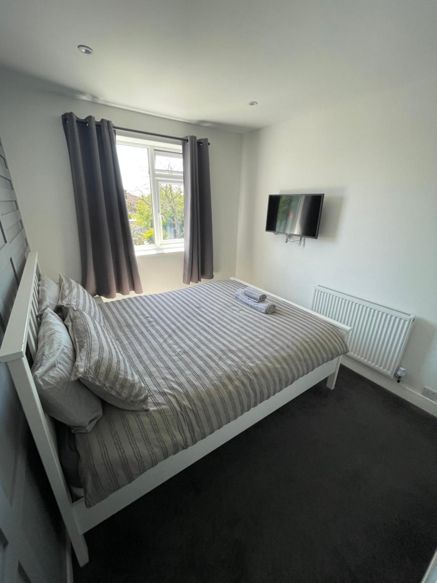 Va Home Stay - Close To Luton Airport, M1 & A505 Экстерьер фото